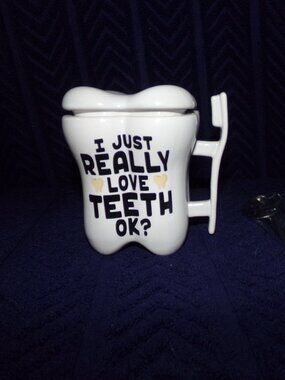 Novelty Dentist Tooth Mug & Toothbrush Holder, Included, Lid & metal  spoon NEW